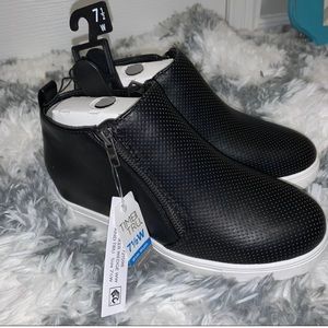 Time and tru wide width wedges sneakers NWT